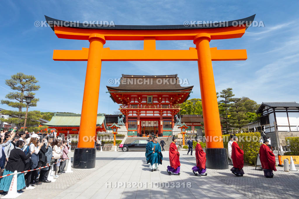 京都府　伏見稲荷大社　稲荷祭（神幸祭）　神幸出御（神職）