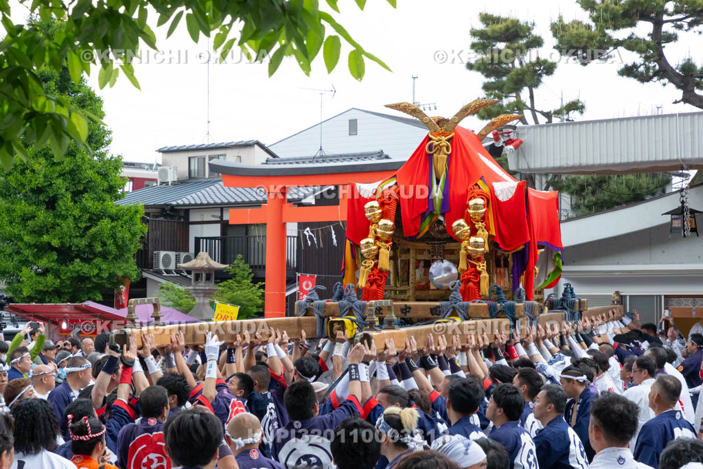 京都府　伏見稲荷大社　稲荷祭（区内巡幸）　発輿　差上げ