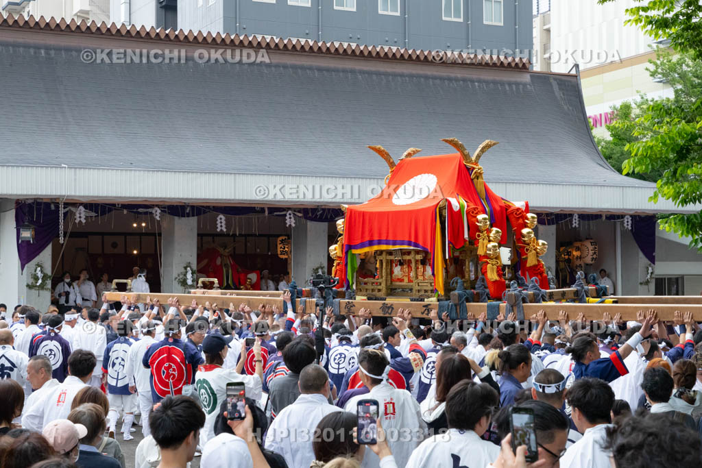 京都府　伏見稲荷大社　稲荷祭（区内巡幸）　発輿　差上げ
