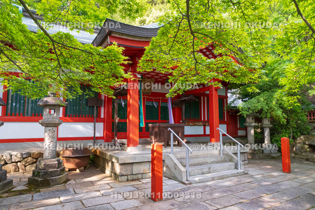 奈良県　瑜伽神社（ゆうがじんしゃ）　拝殿
