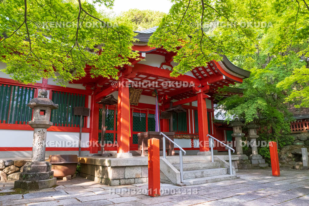 奈良県　瑜伽神社（ゆうがじんしゃ）　拝殿