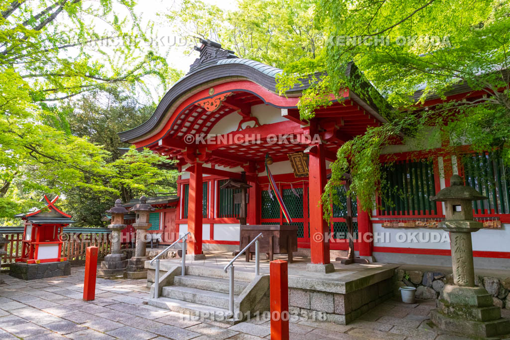 奈良県　瑜伽神社（ゆうがじんしゃ）　拝殿