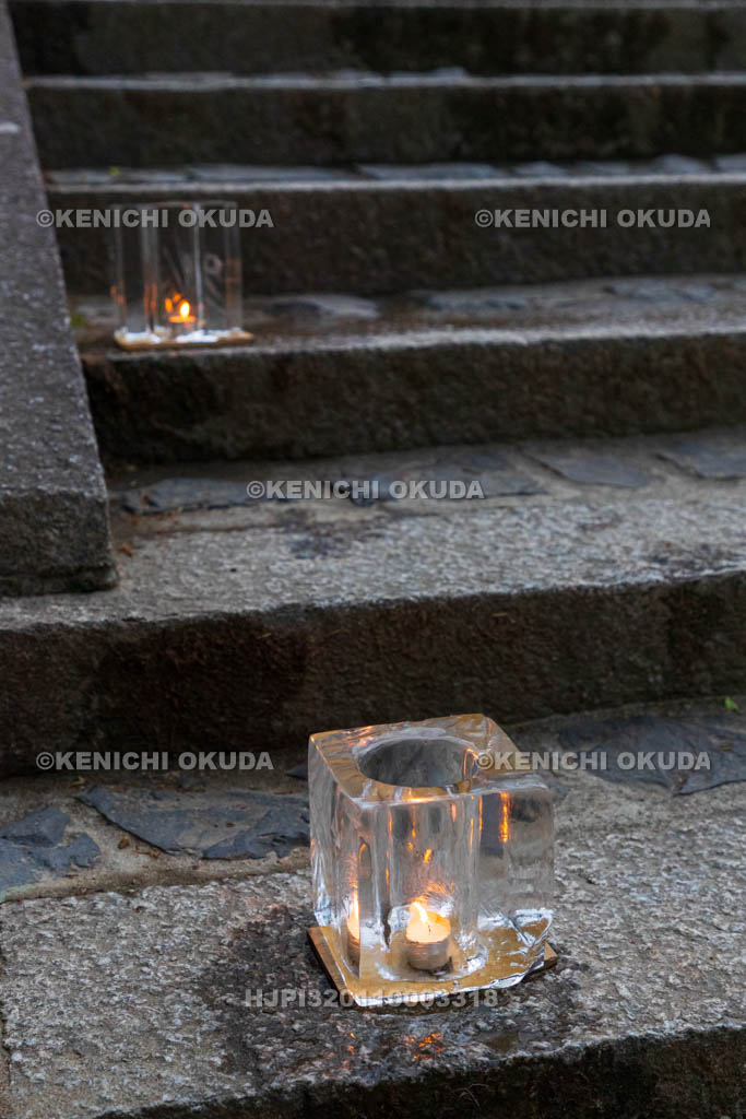 奈良県　氷室神社　献氷祭　参道の氷献灯