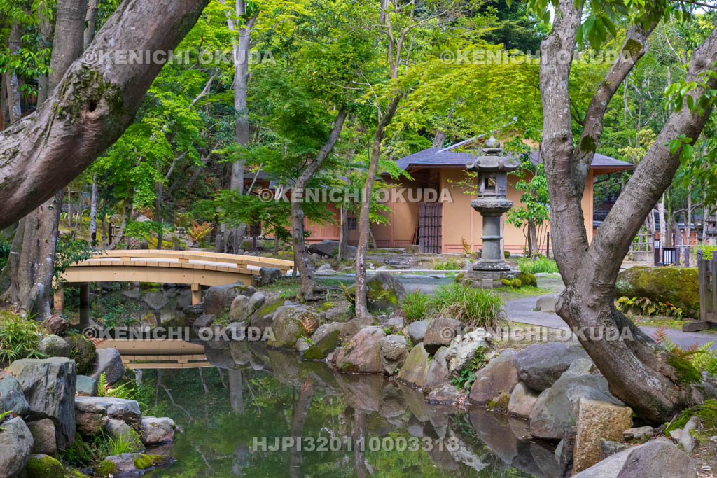 奈良県　瑜伽山園地（ゆうがやまえんち）　旧山口氏南都別邸庭園　茶室付近