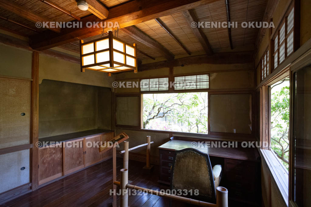 奈良県　志賀直哉旧居（高畑サロン）　一階書斎