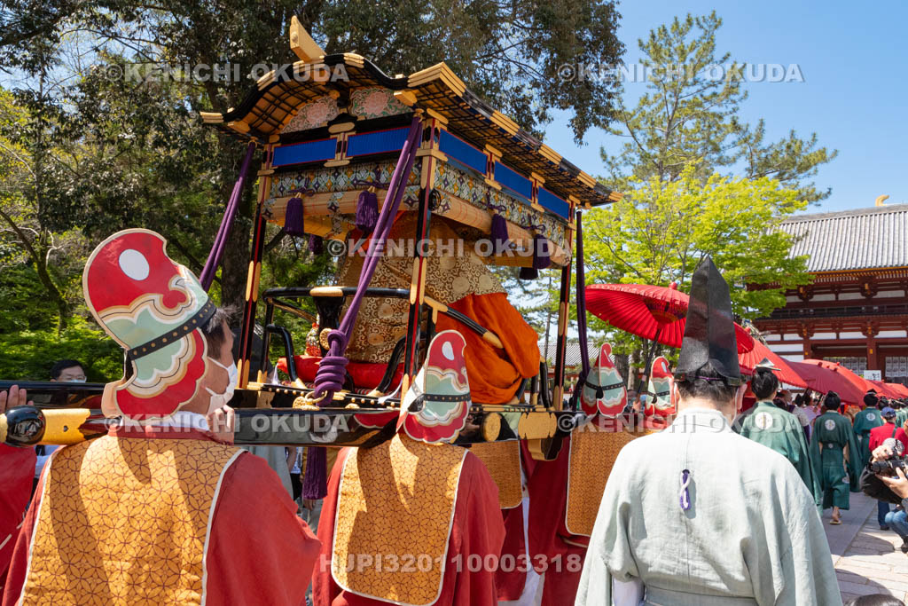 奈良県　東大寺　聖武天皇祭　東大寺別当の御輿