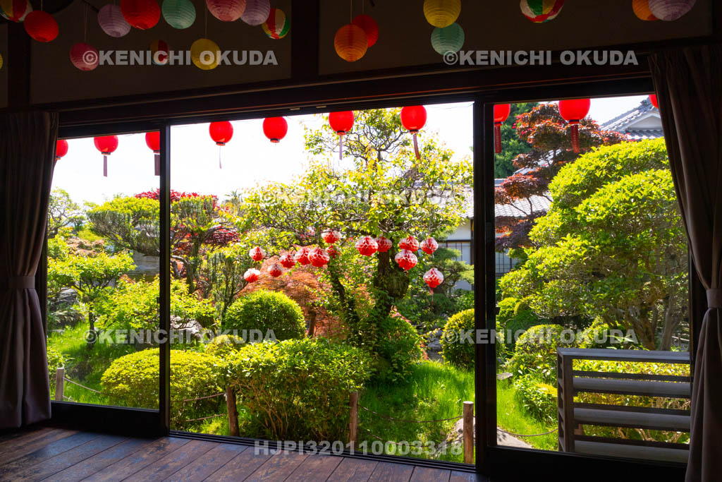 奈良県　おふさ観音　提灯まつり　「茶房おふさ」から望む円空庭