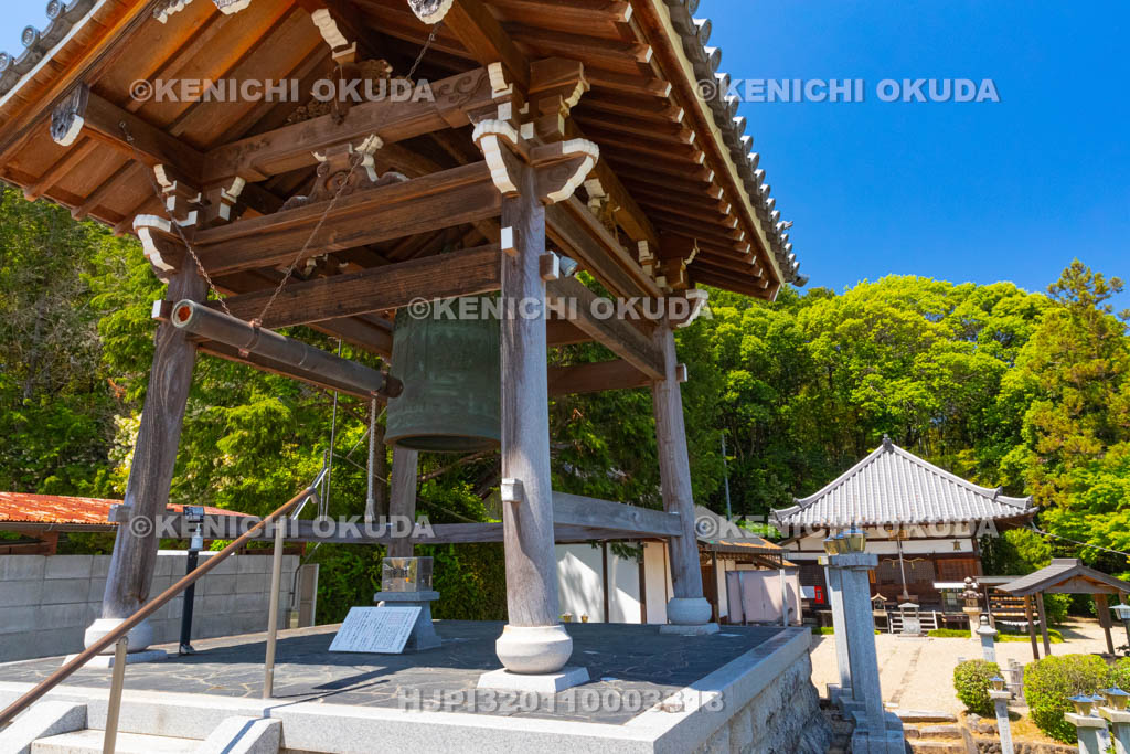 奈良県　御厨子観音（妙法寺）　本堂と鐘楼