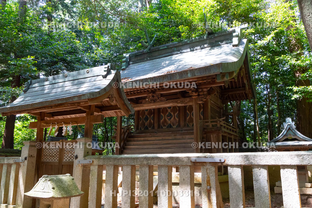 奈良県　御厨子神社　本殿