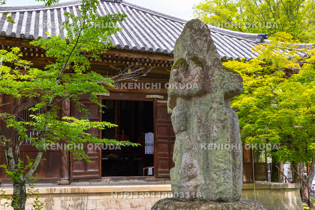 京都府　清凉寺　一切経堂前　二面石仏（弥勒宝塔石仏）