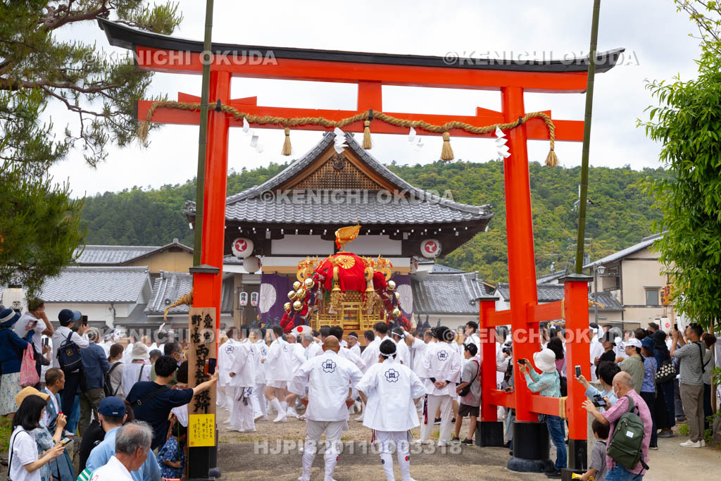 京都府　嵯峨祭還幸祭　神輿渡御　御旅所発輿