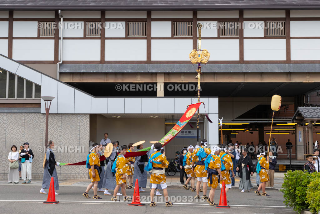 京都府　嵯峨祭還幸祭　剣鉾差し