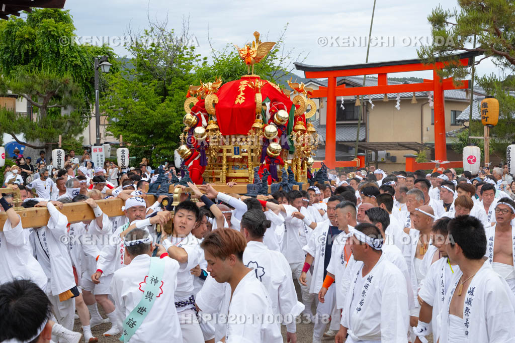 京都府　嵯峨祭還幸祭　神輿渡御　御旅所着輿
