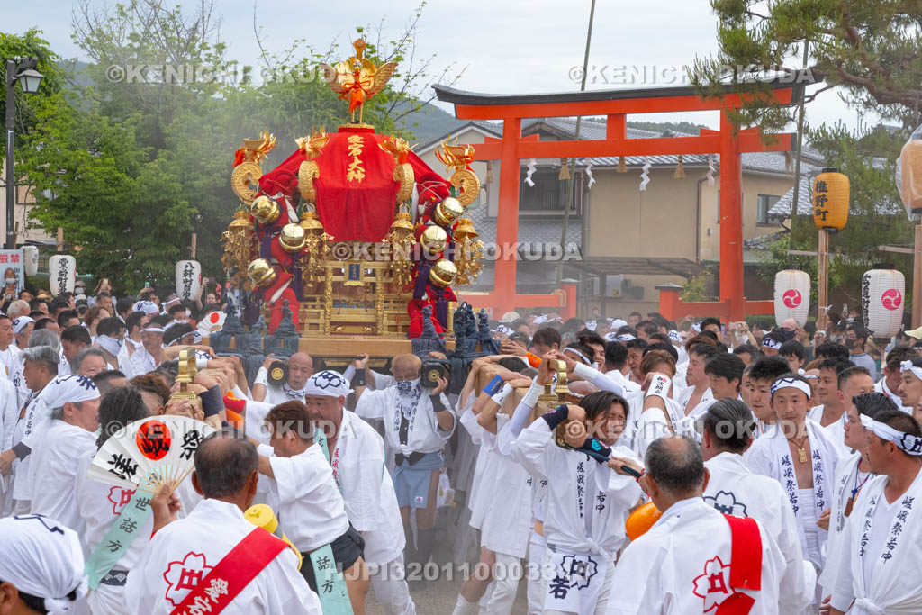 京都府　嵯峨祭還幸祭　神輿渡御　御旅所着輿