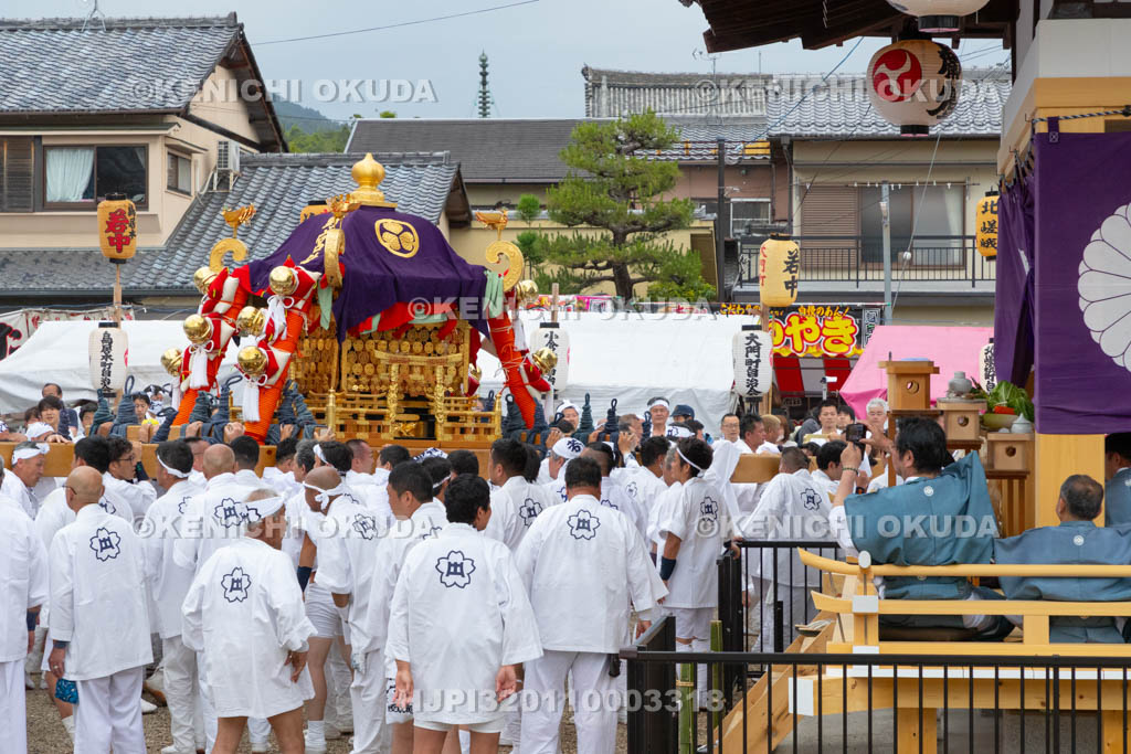 京都府　嵯峨祭還幸祭　神輿渡御　御旅所着輿