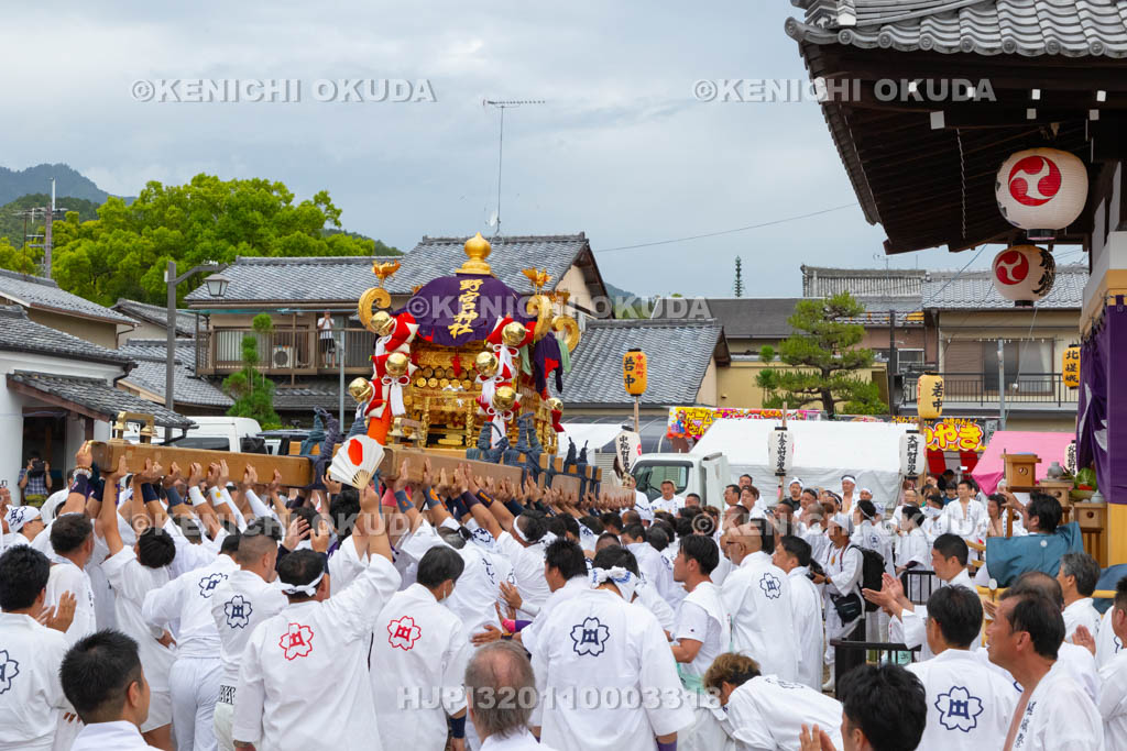 京都府　嵯峨祭還幸祭　神輿渡御　御旅所着輿　差上げ