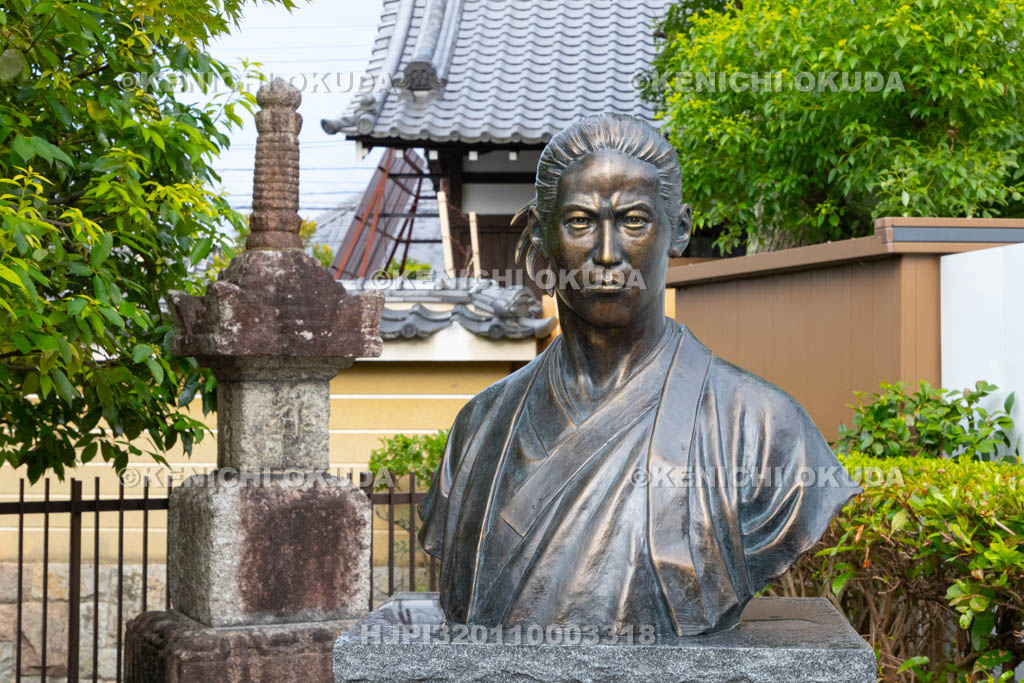 京都府　壬生寺　壬生塚　土方歳三の像