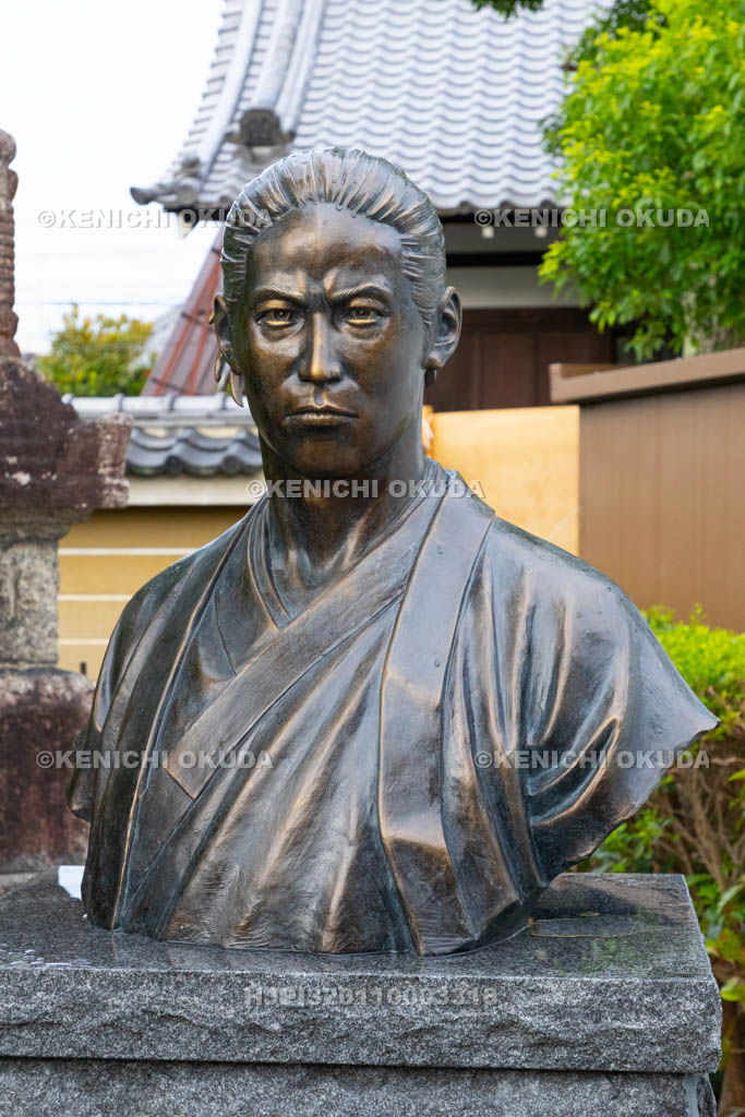 京都府　壬生寺　壬生塚　土方歳三の像