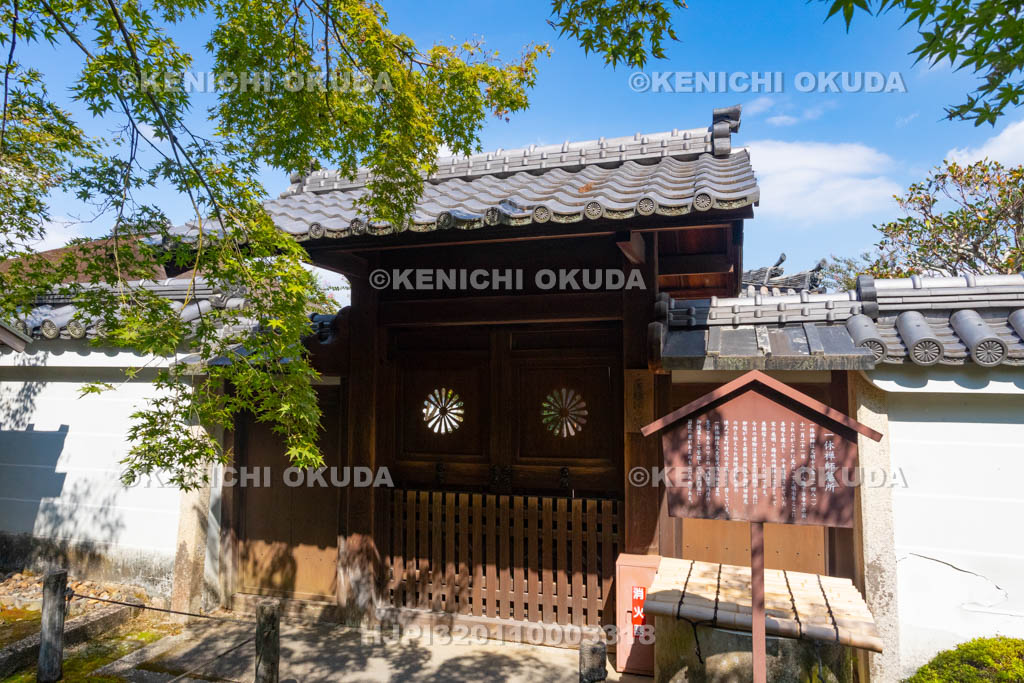 京都府　酬恩庵一休寺　宗純王廟（一休禅師の墓）