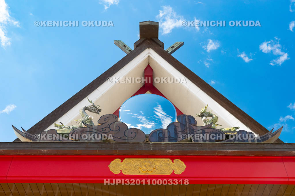 奈良県　御嶽山大和本宮　神鏡と本殿