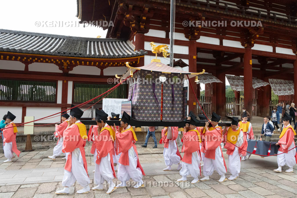 奈良県　手向山八幡宮　転害会　神幸祭（神輿渡御）