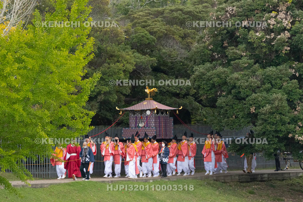 奈良県　手向山八幡宮　転害会　神幸祭（神輿渡御）