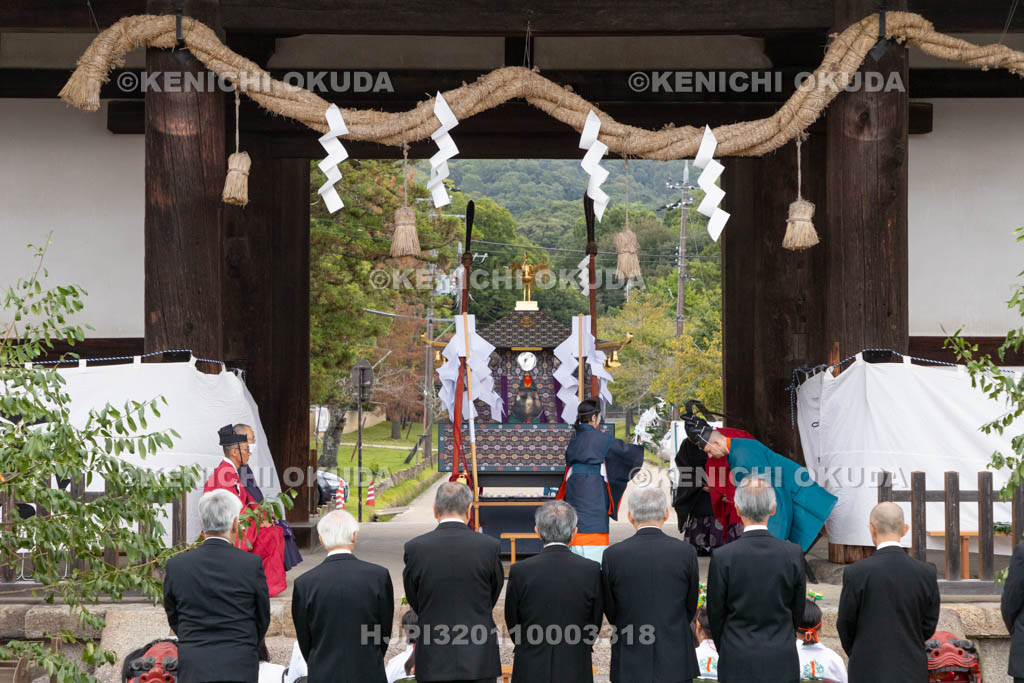 奈良県　手向山八幡宮　転害会　転害門御旅所祭　修祓の儀