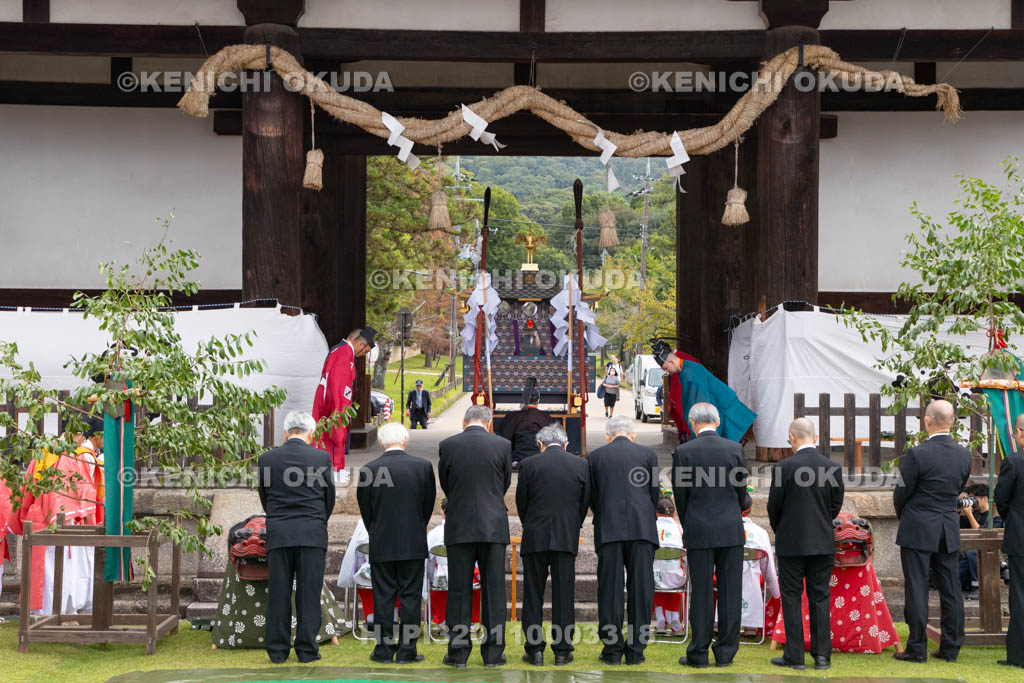 奈良県　手向山八幡宮　転害会　転害門御旅所祭　祝詞奏上