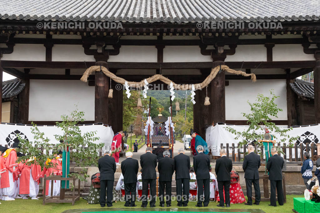 奈良県　手向山八幡宮　転害会　転害門御旅所祭　祝詞奏上