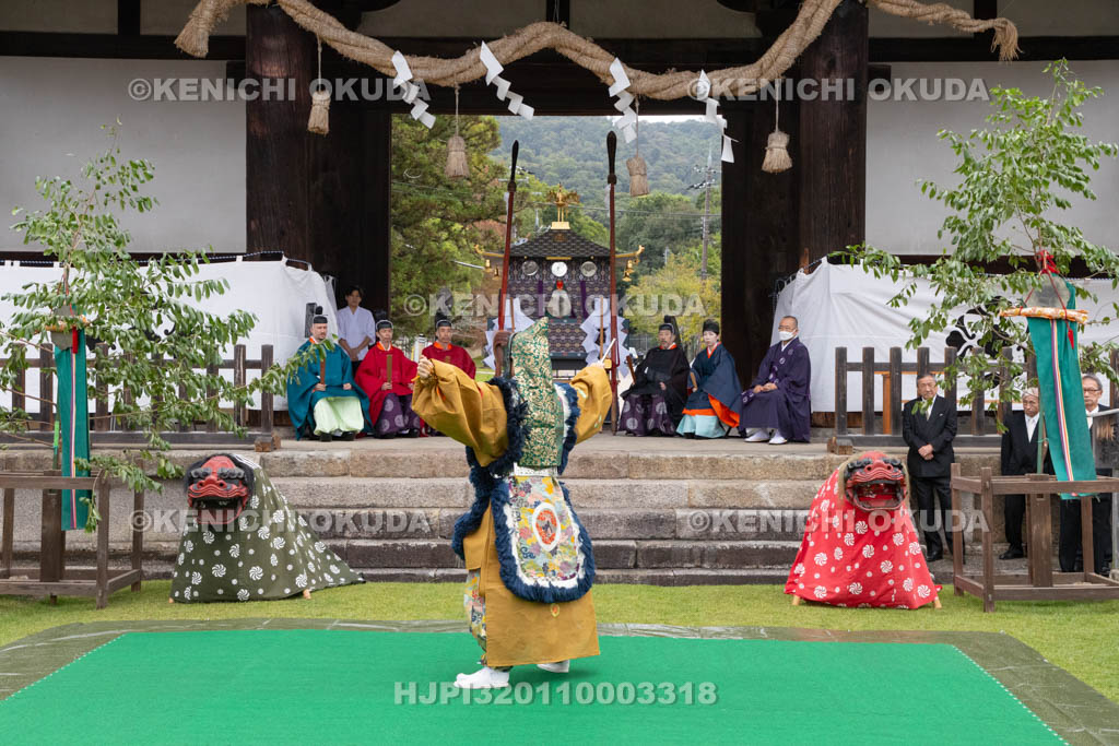 奈良県　手向山八幡宮　転害会　舞楽「納曽利」