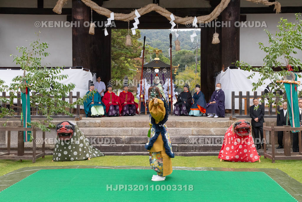 奈良県　手向山八幡宮　転害会　舞楽「納曽利」