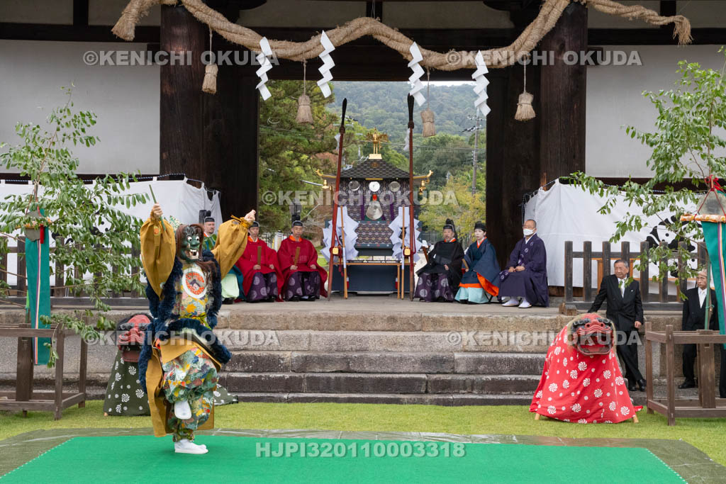 奈良県　手向山八幡宮　転害会　舞楽「納曽利」