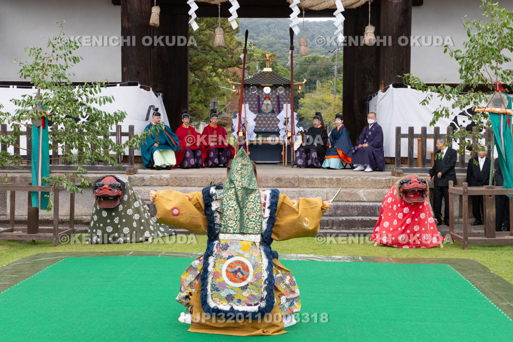 奈良県　手向山八幡宮　転害会　舞楽「納曽利」
