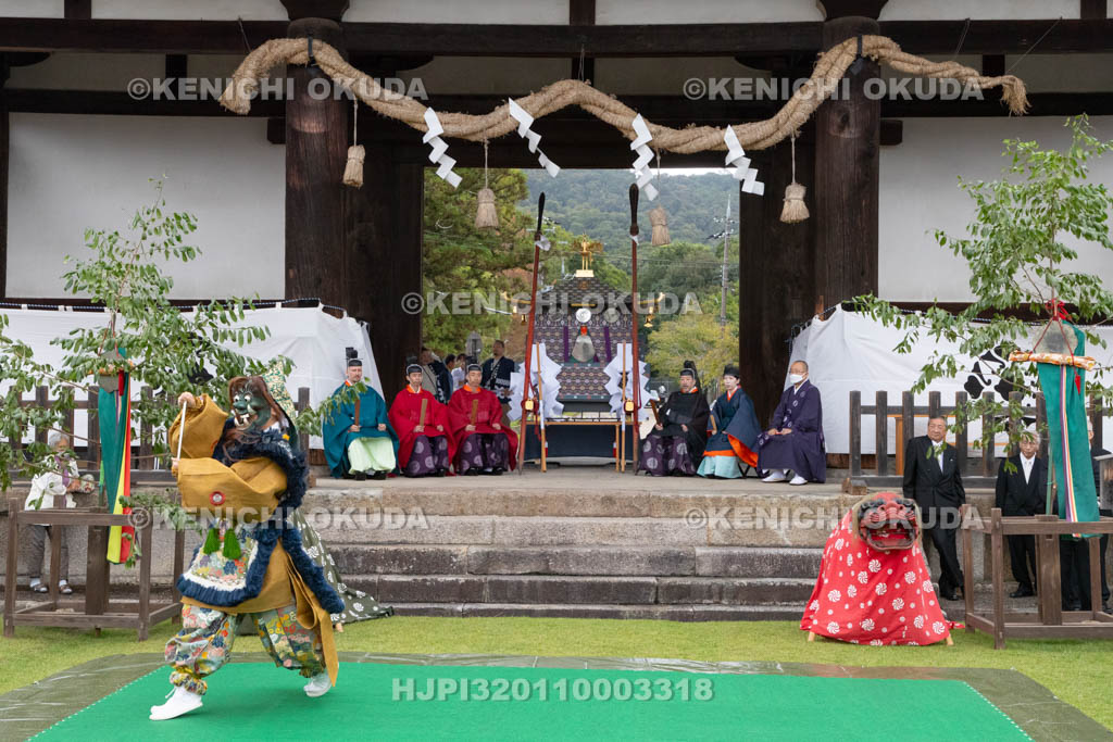 奈良県　手向山八幡宮　転害会　舞楽「納曽利」