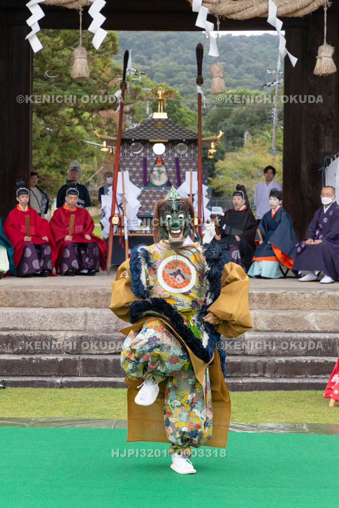 奈良県　手向山八幡宮　転害会　舞楽「納曽利」