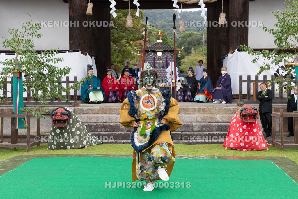 奈良県　手向山八幡宮　転害会　舞楽「納曽利」