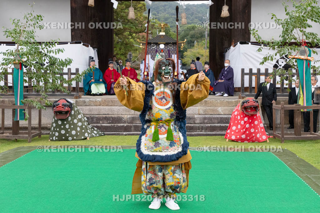 奈良県　手向山八幡宮　転害会　舞楽「納曽利」