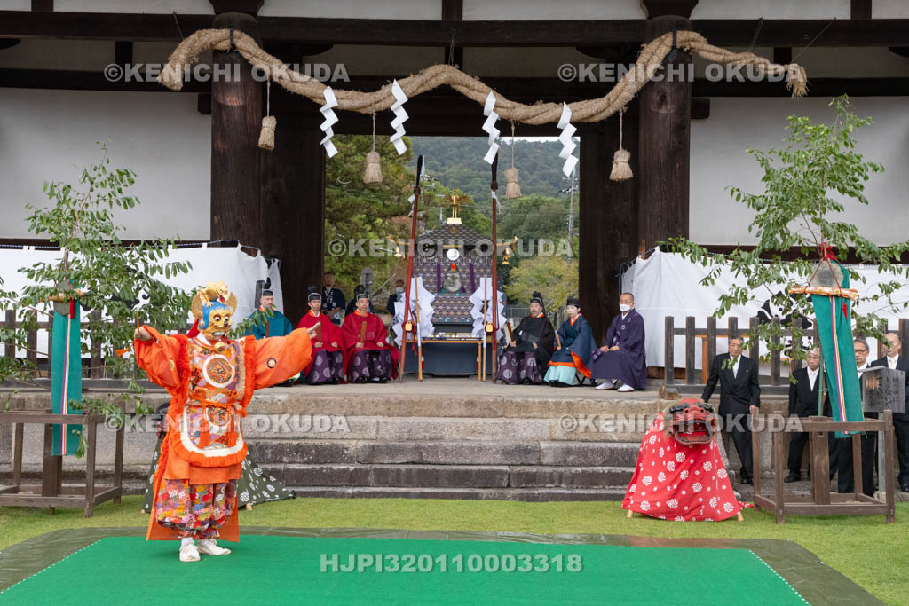 奈良県　手向山八幡宮　転害会　舞楽「蘭陵王」