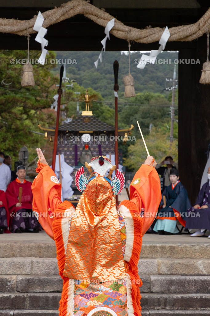 奈良県　手向山八幡宮　転害会　舞楽「蘭陵王」