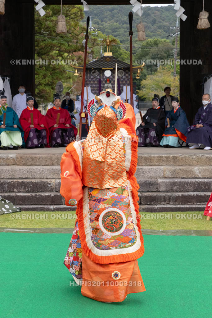 奈良県　手向山八幡宮　転害会　舞楽「蘭陵王」