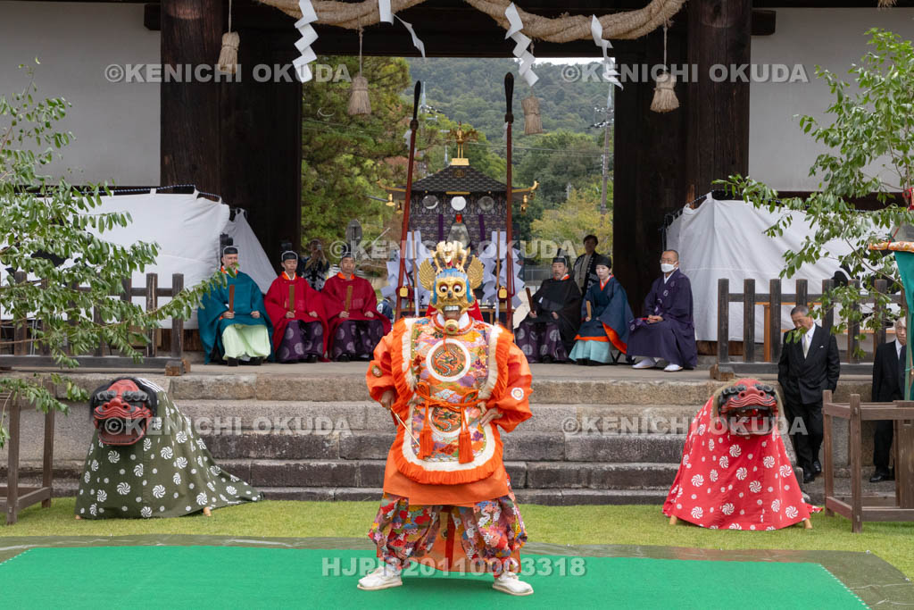 奈良県　手向山八幡宮　転害会　舞楽「蘭陵王」