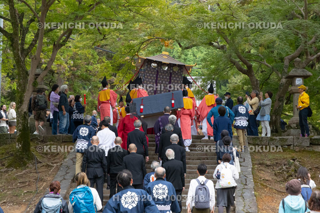 奈良県　手向山八幡宮　転害会　還幸（神輿還御）