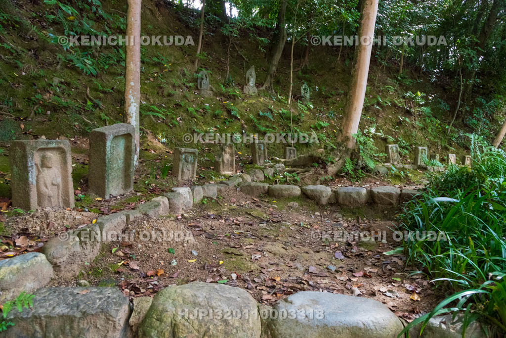 奈良県　白毫寺　石仏の道