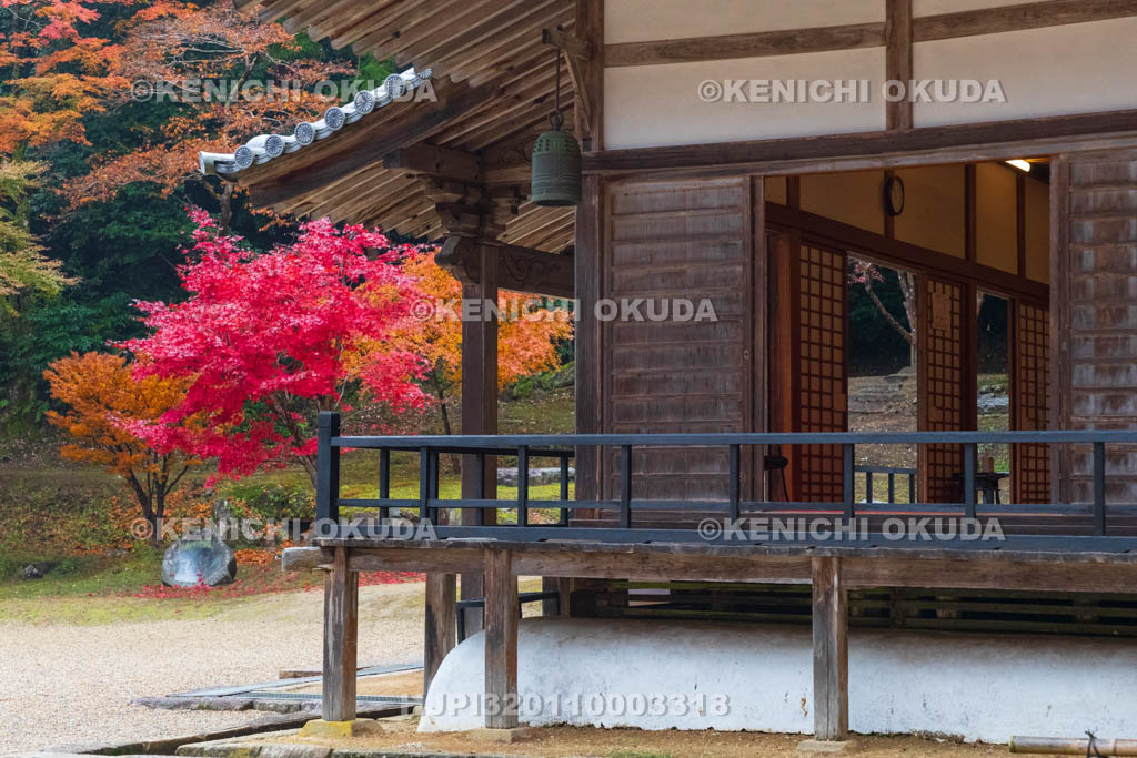 奈良県　紅葉の正暦寺　本堂