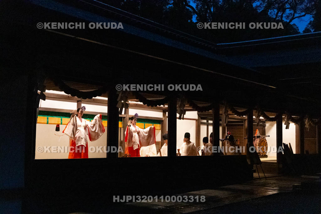 奈良県　春日大社　春日若宮おん祭　宵宮祭　神楽奉奏