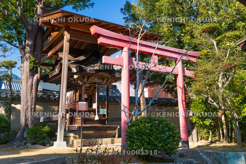 奈良県　當麻寺　中之坊　稲荷社
