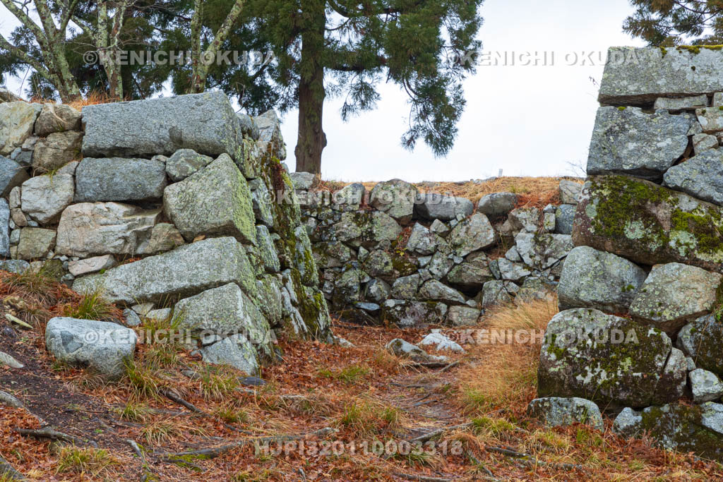 奈良県　高取城　天守台穴蔵入口