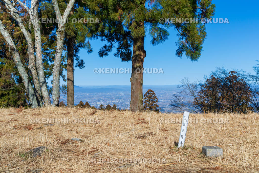 奈良県　高取城　天守台上部の三等三角点