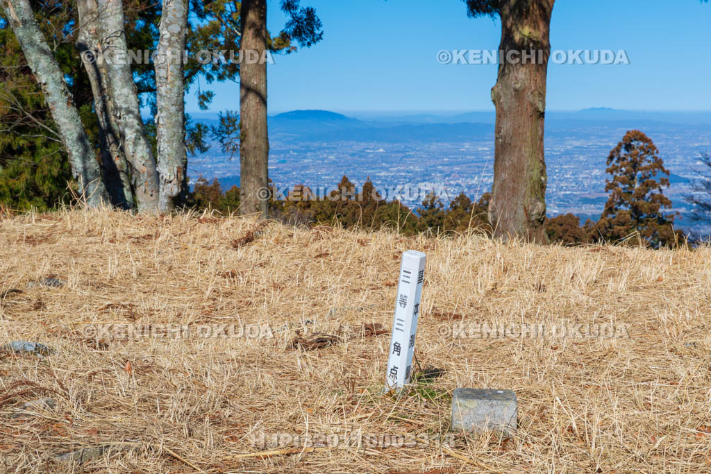 奈良県　高取城　天守台上部の三等三角点