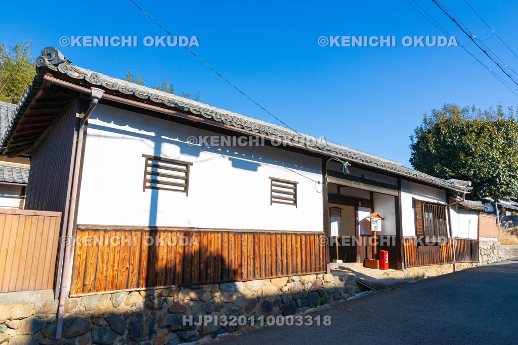 奈良県　高取城旧城下町　土佐街道　田塩家長屋門